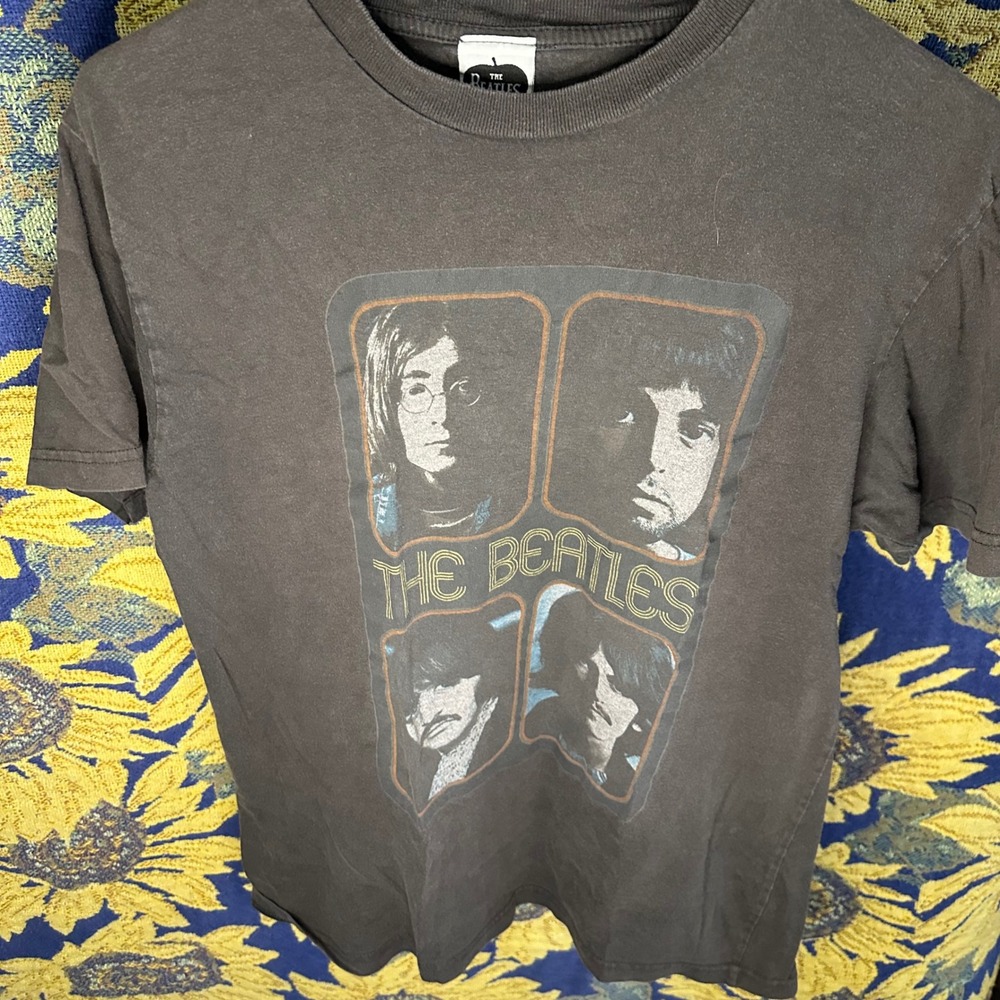 2007 The Beatles Band Tee Apple Corps Black Graphic Shirt Size Medium
